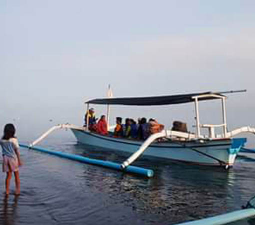 pantai lovina di pagi hari